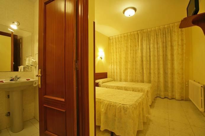 Hotel Monte Y Mar Colunga Δωμάτιο φωτογραφία